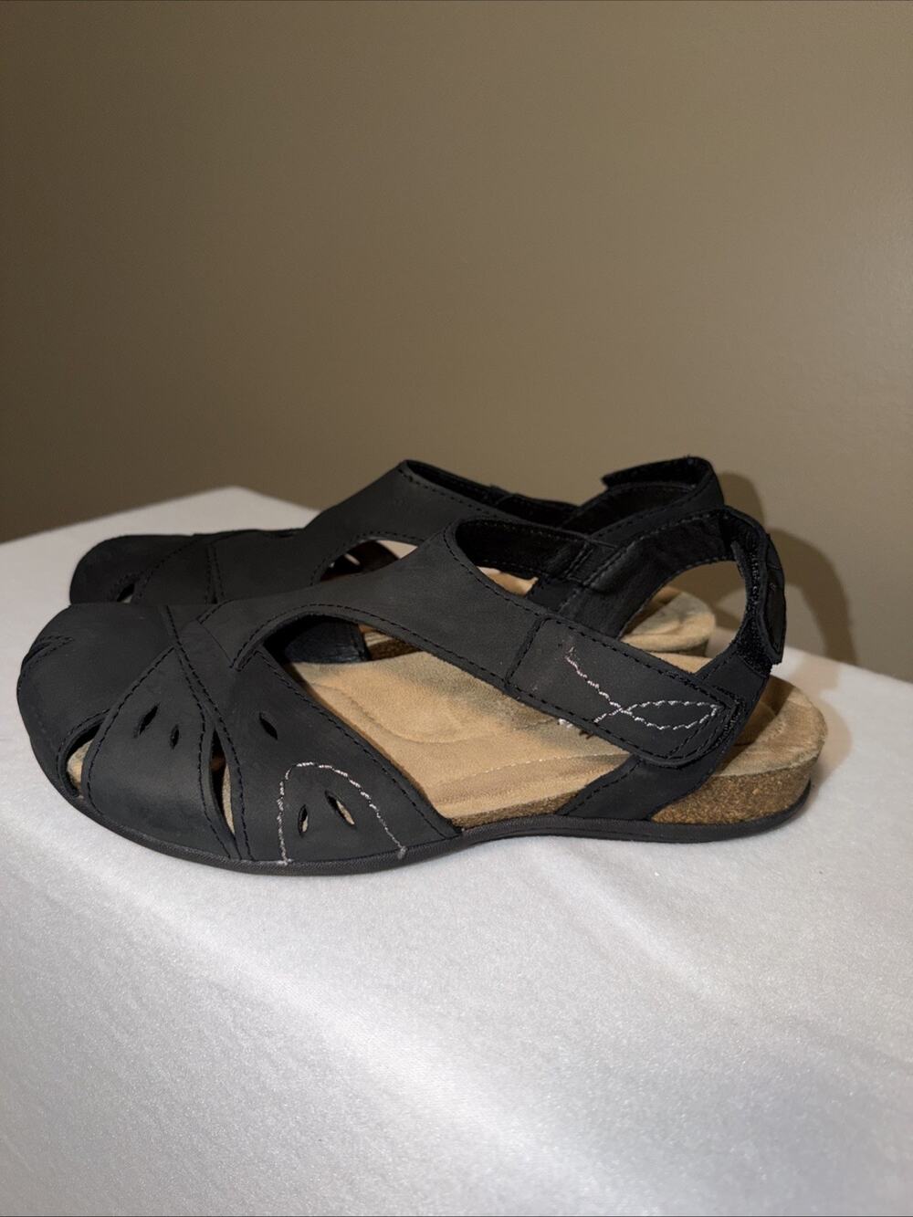 Women's Size 7.5 Earth Origins Black Leather Laurie Laser Cut Out Summer Sandals